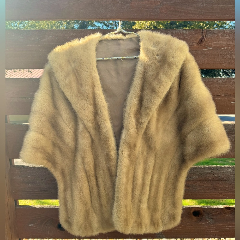 Vintage real fur stole with collar and pockets